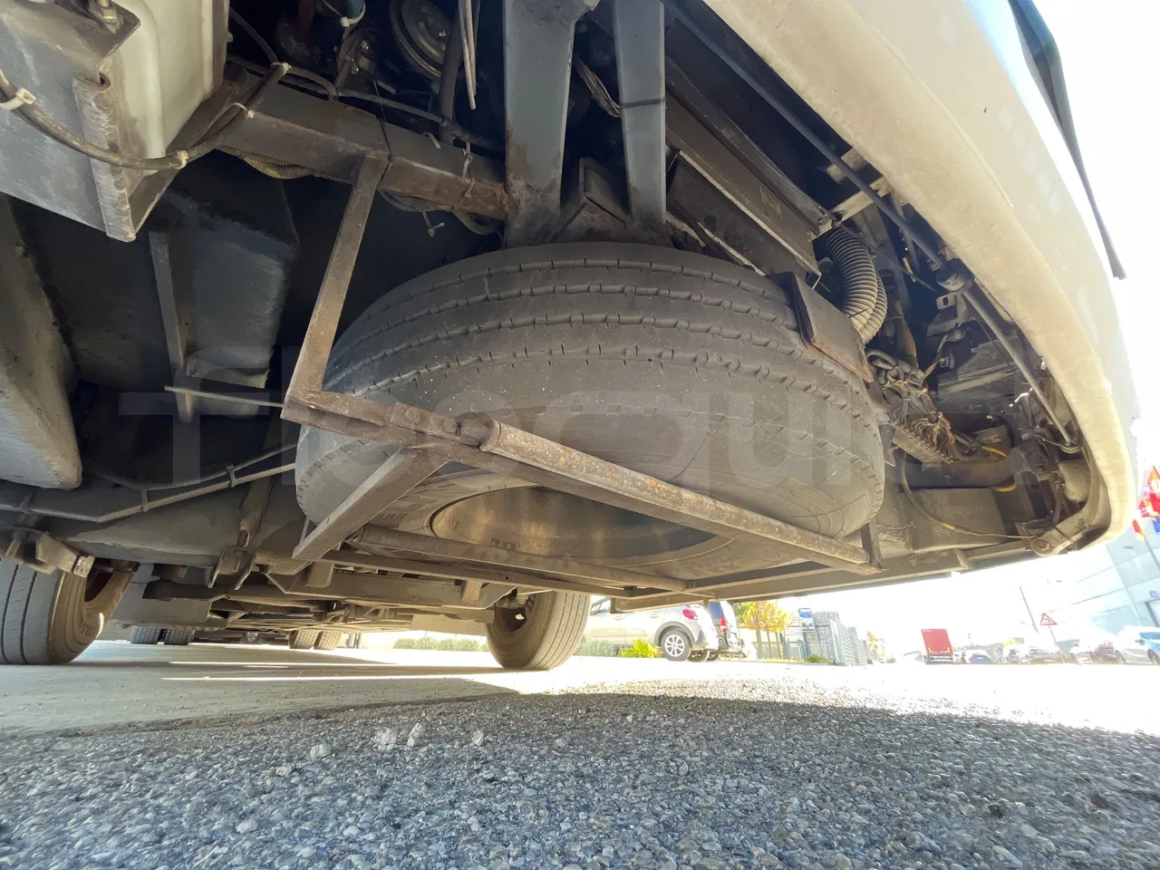 Irisbus New Domino 397E/12.40 - EUR5 - 331kW - 12.410m - F3AE3682A*M - spare wheel