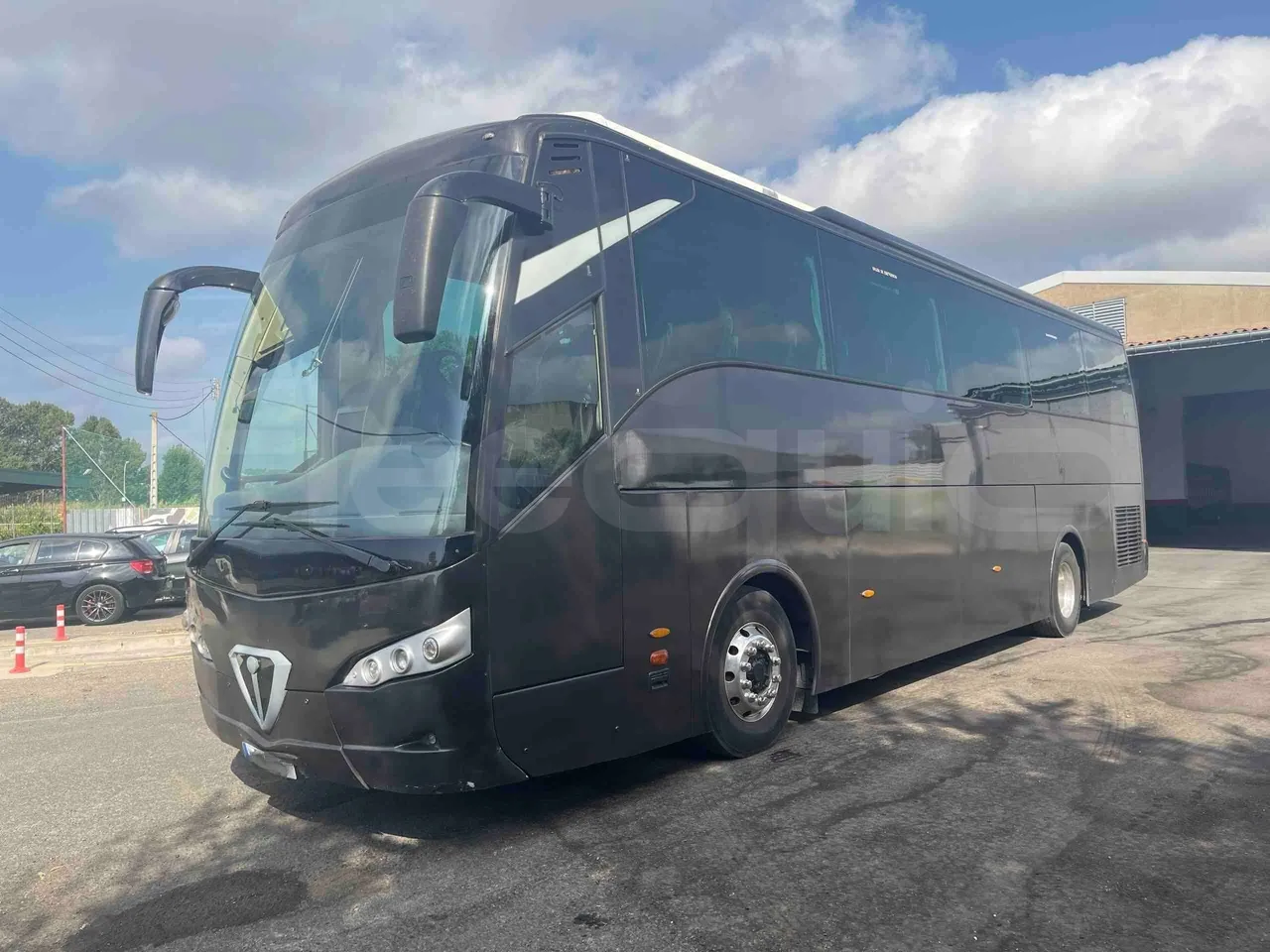 Iveco NOGE - 3/4 front left