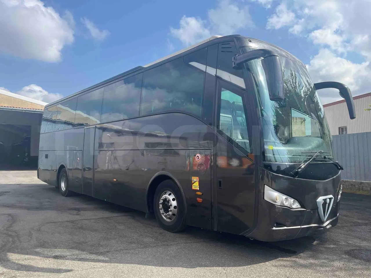 Iveco NOGE - 3/4 front right doors