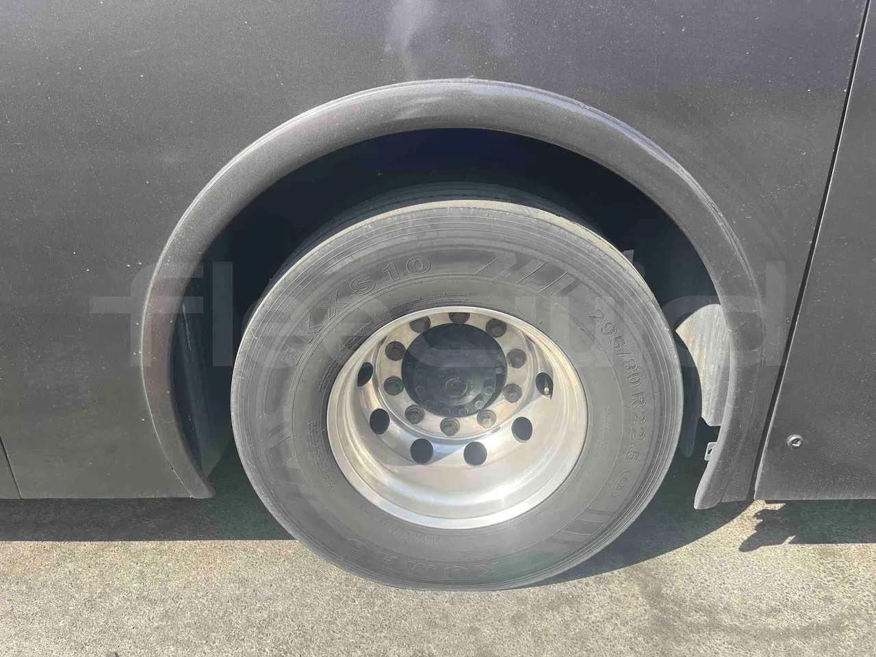 Iveco NOGE - First Axle Left Side: Complete Tyre