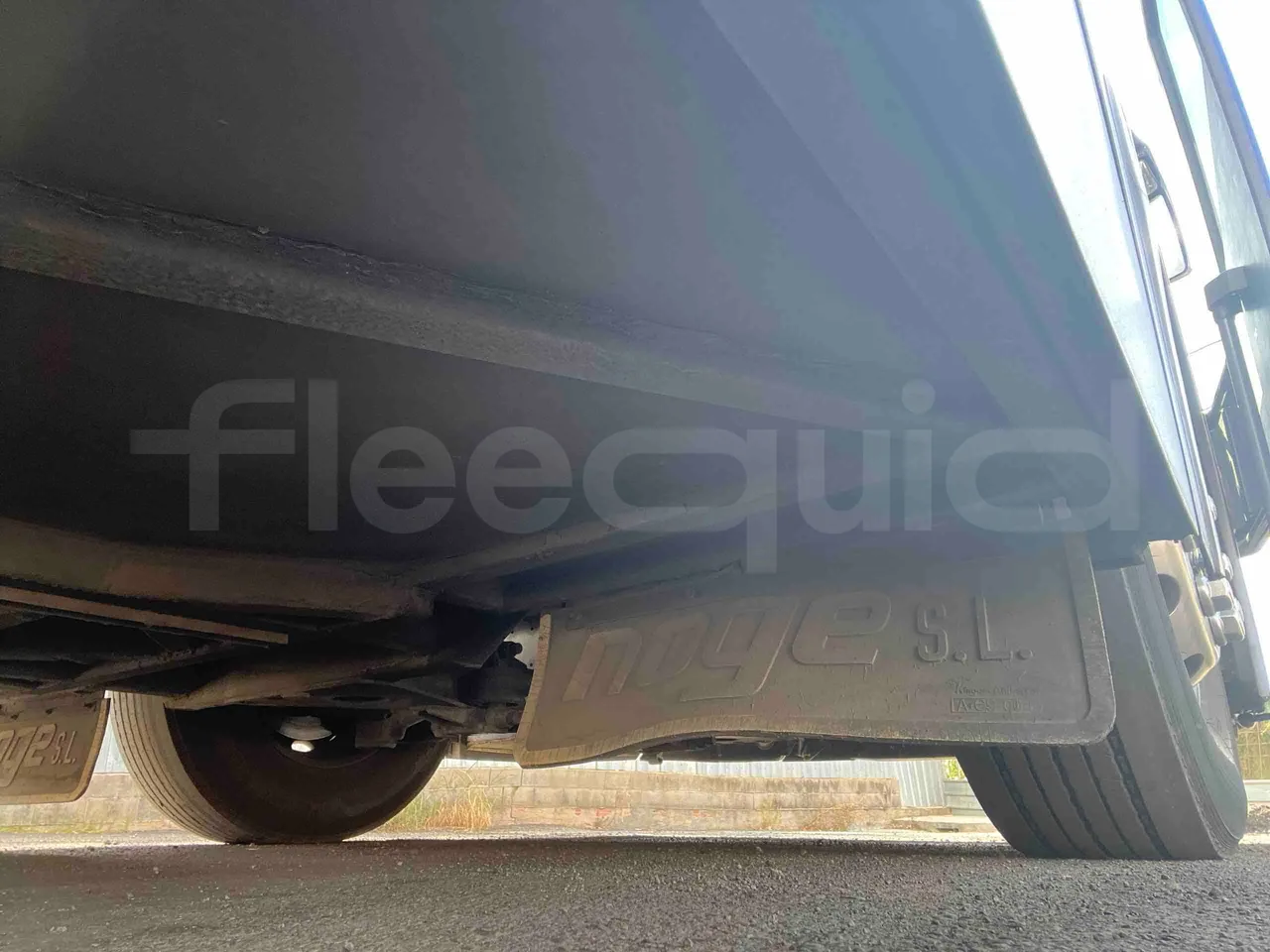Iveco NOGE - front axle right side