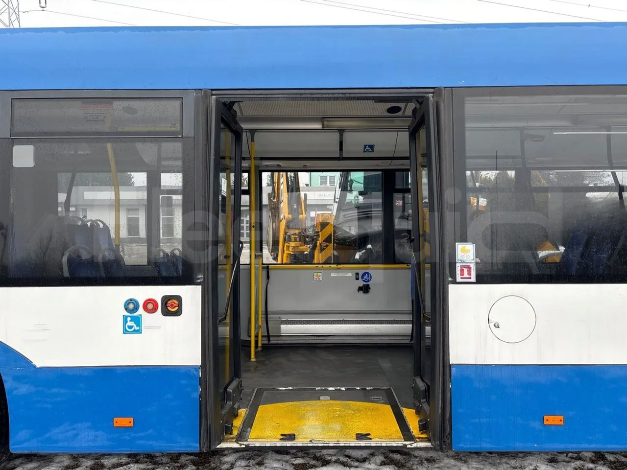 Solaris Urbino 18-Euro5-231kw-18m - front door 3 open