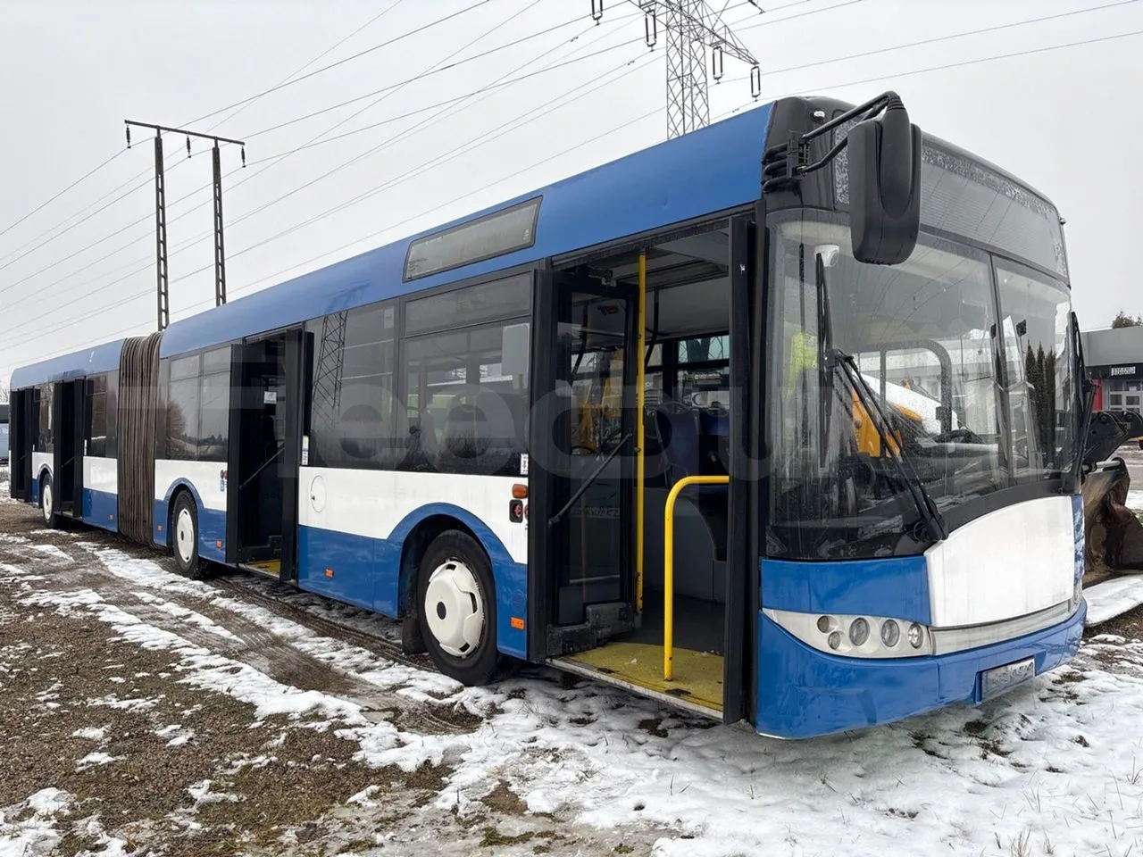 Solaris Urbino 18-Euro5-231kw-18m - 3/4 right front doors open