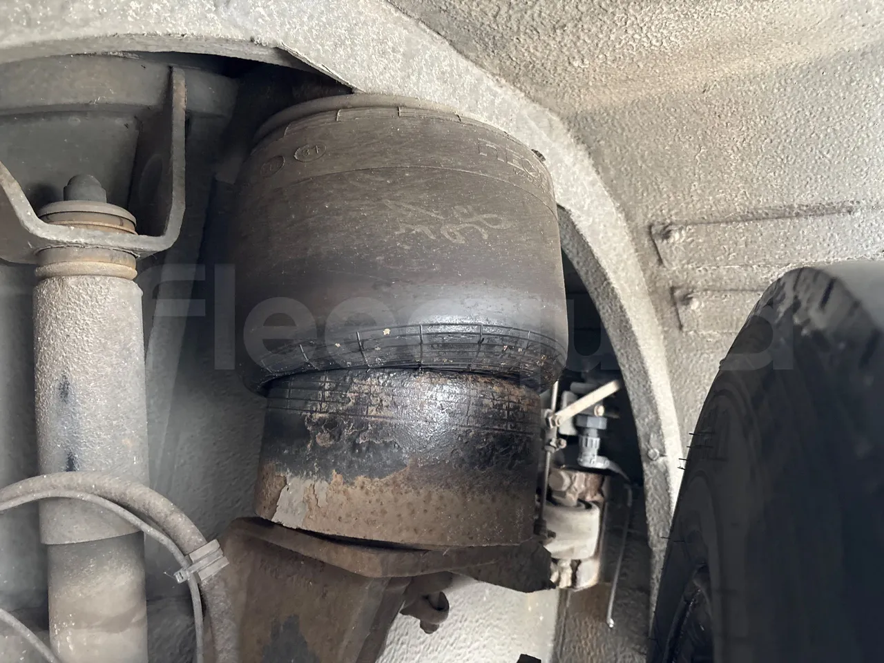 Solaris Urbino 18-Euro5-231kw-18m - front air springs right