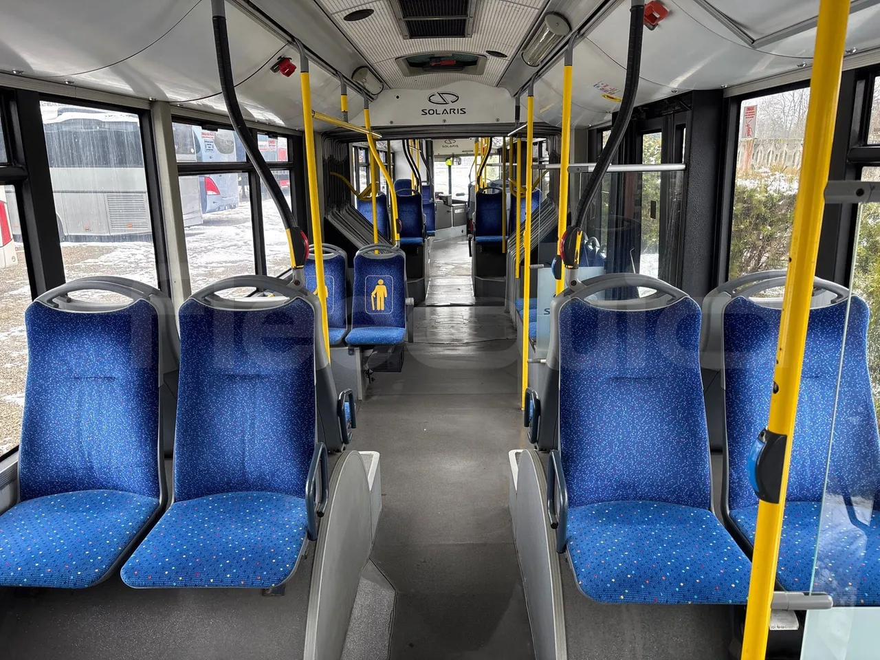 Solaris Urbino 18-Euro5-231kw-18m - forward view middle aisle