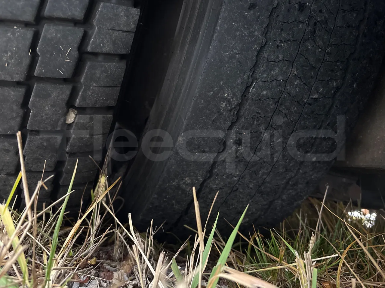 Solaris Urbino 18-Euro5-231kw-18m - tread condition second axle tires right