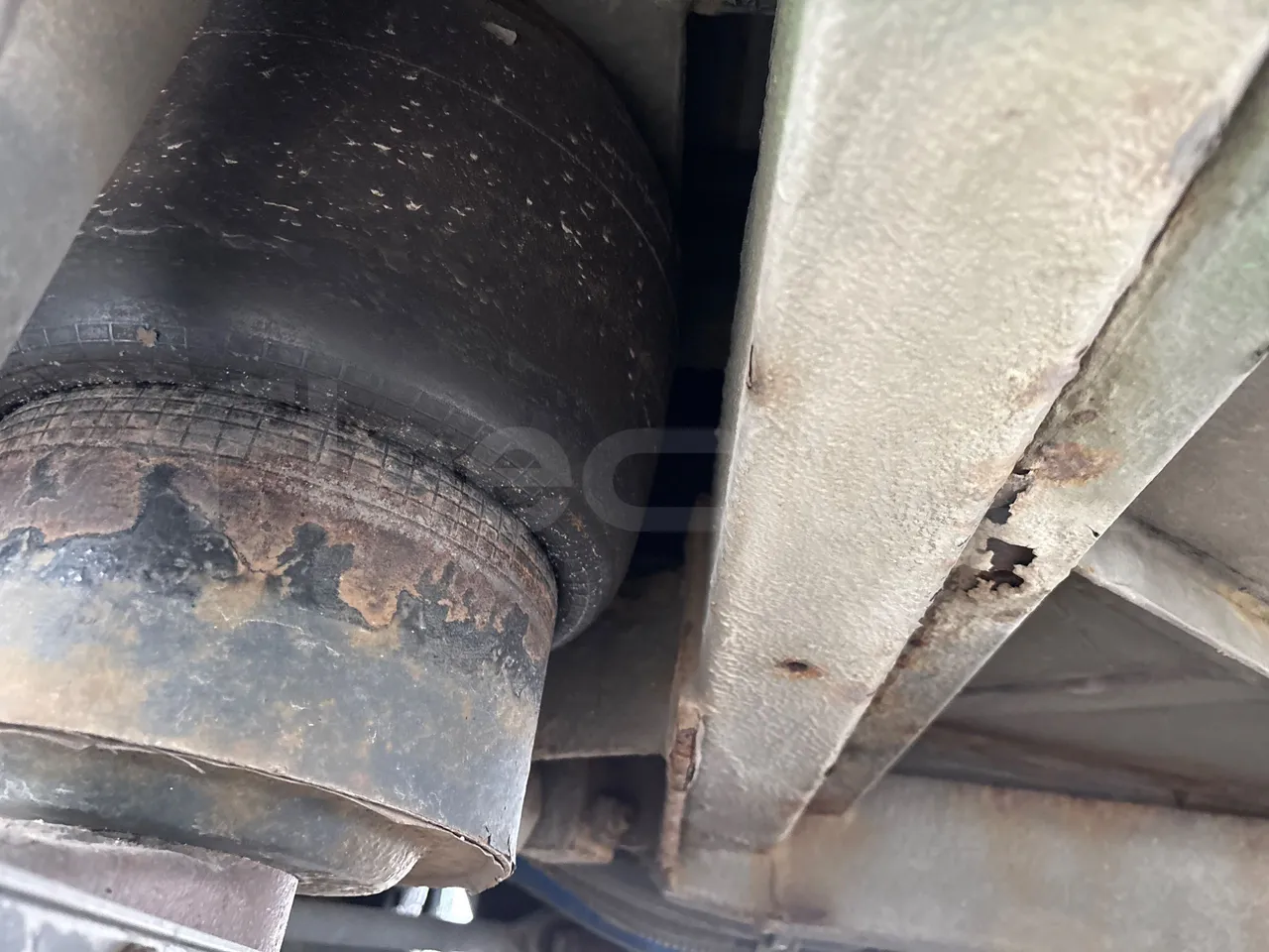 Solaris Urbino 18-Euro5-231kw-18m - axle 3 air springs 1 right