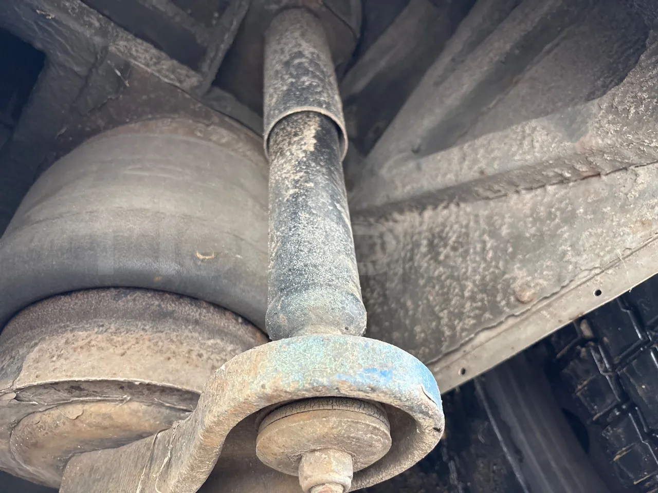 Solaris Urbino 18-Euro5-231kw-18m - axle 2 shock absorbers 2 left