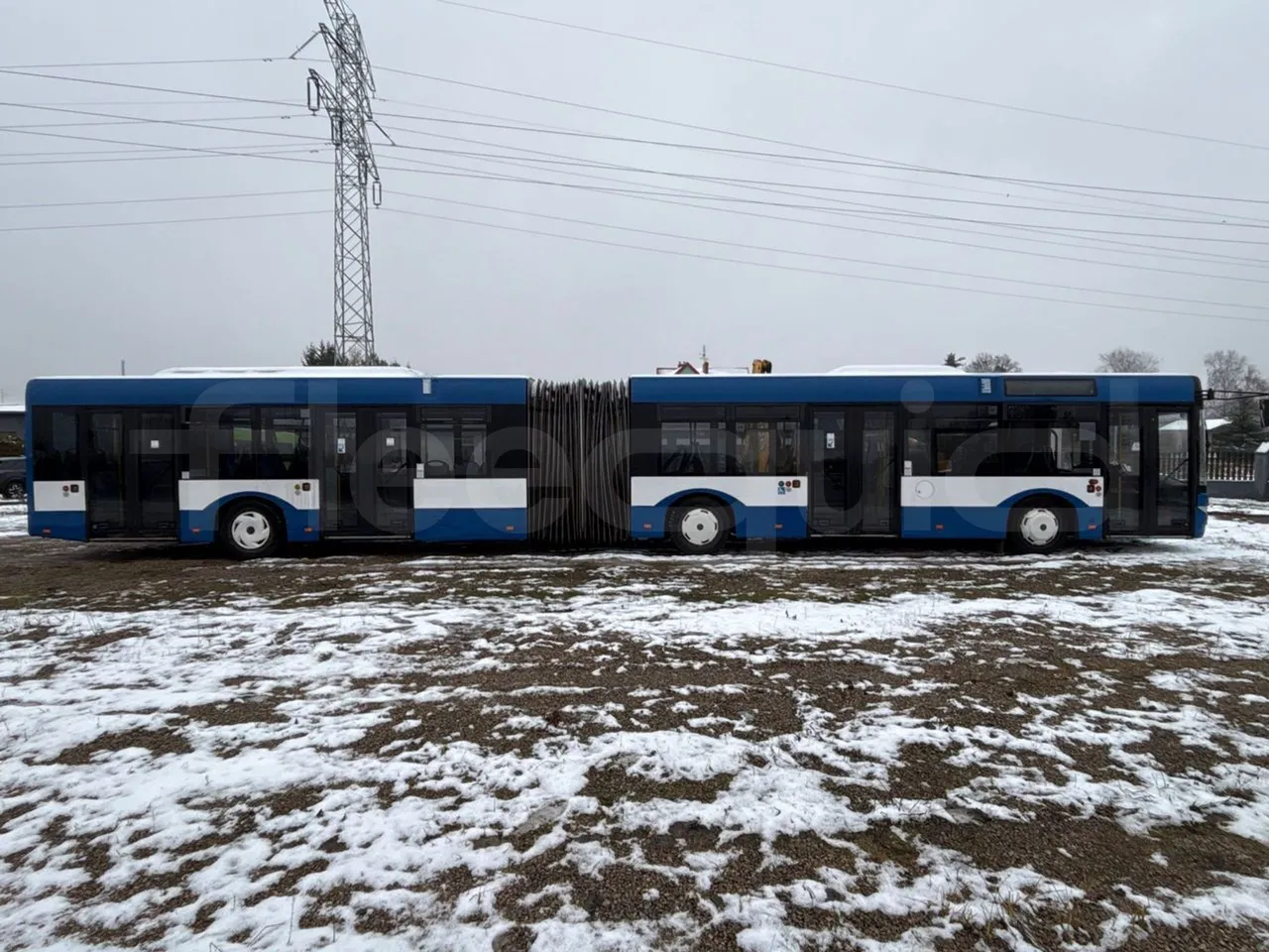 Solaris Urbino 18-Euro5-231kw-18m - right side doors closed