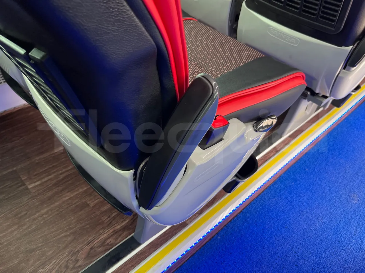 King Long C12E - Electric U1X - EUR6 - 350kW - 12.250m - armrest detail photo