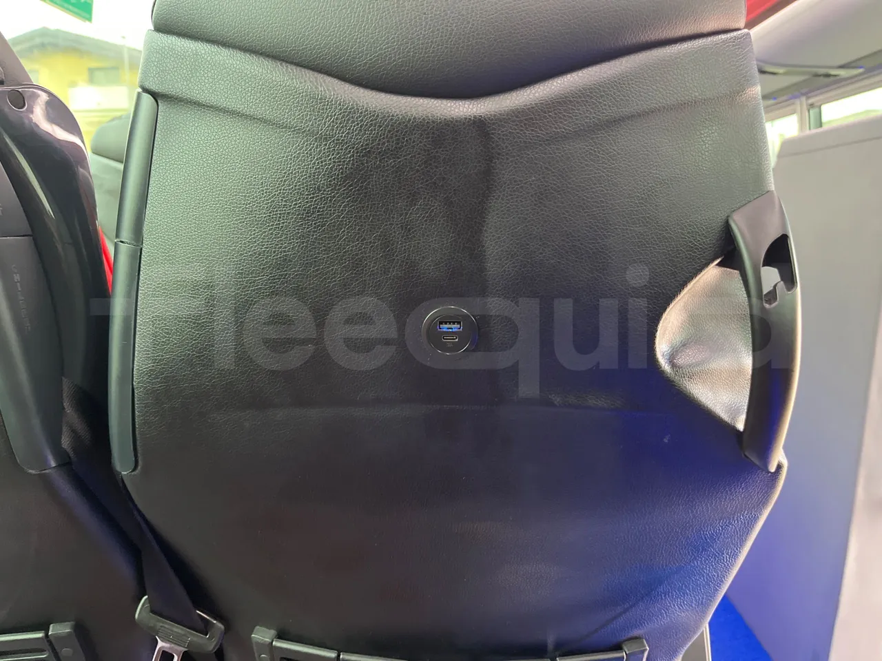 King Long C12E - Electric U1X - EUR6 - 350kW - 12.250m - usb charging detail