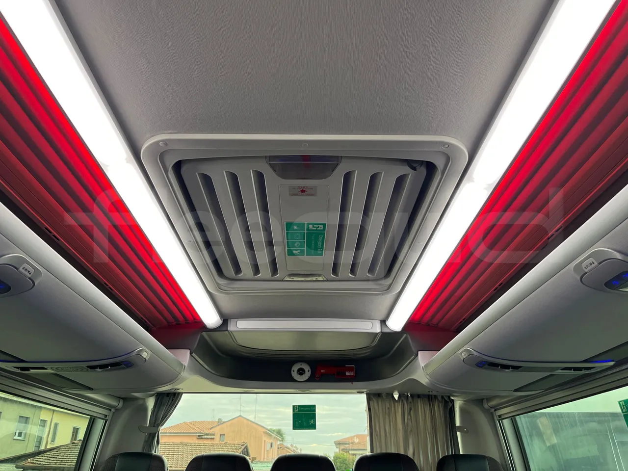 King Long C12E - Electric U1X - EUR6 - 350kW - 12.250m - roof hatch 1