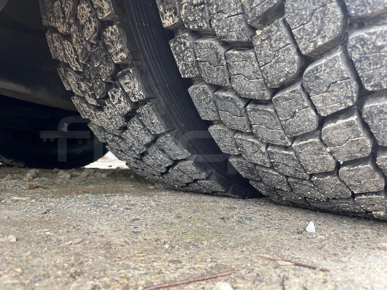 King Long C12E - Electric U1X - EUR6 - 350kW - 12.250m - tread condition front tires left