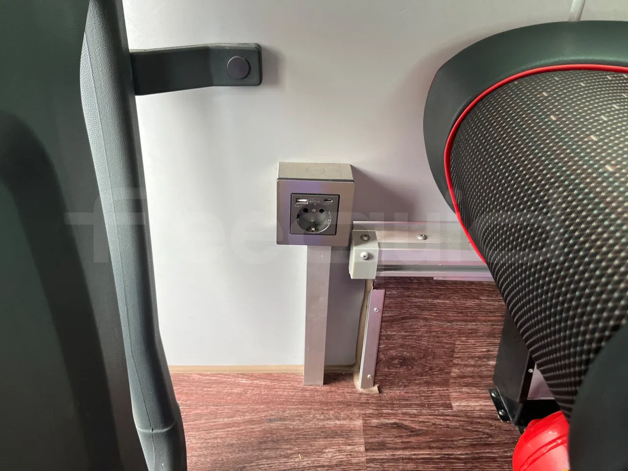 King Long C12E - Electric U1X - EUR6 - 350kW - 12.250m - power outlets detail