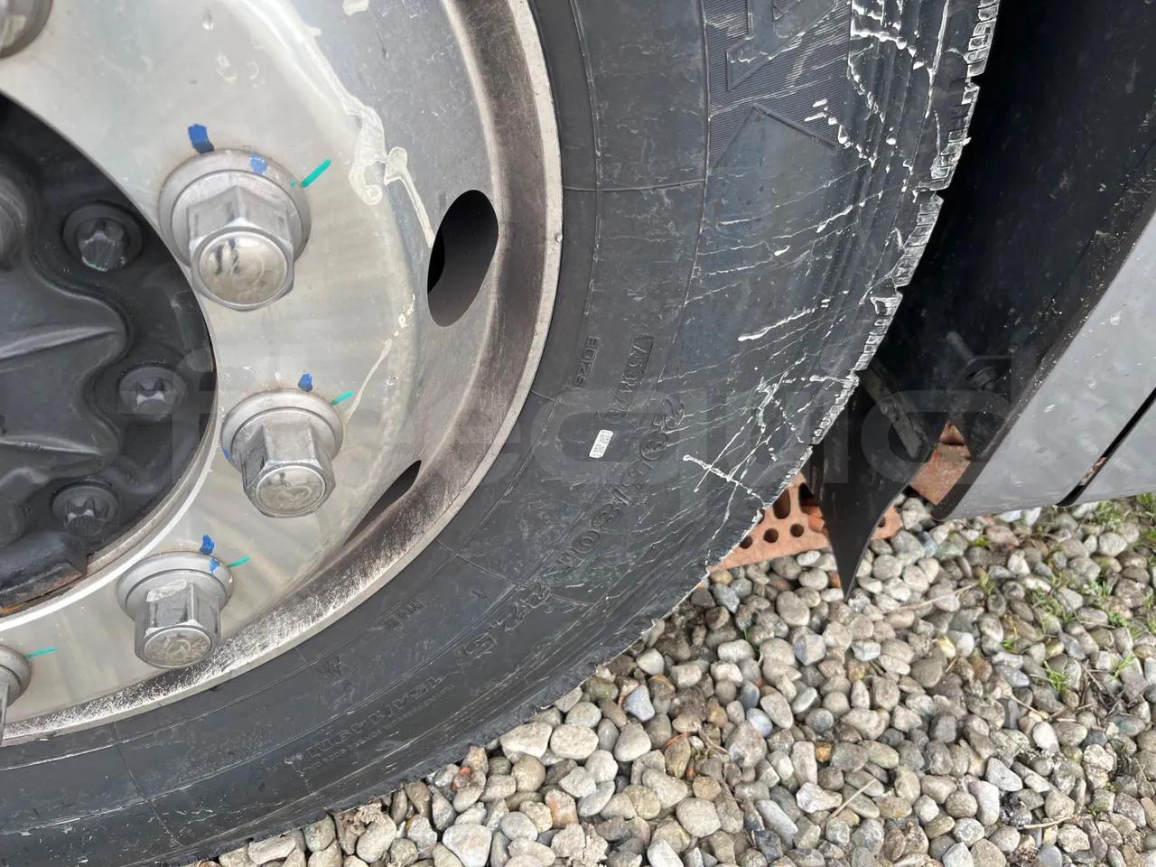 King Long C12E - Electric U1X - EUR6 - 350kW - 12.250m - front left tire measurements