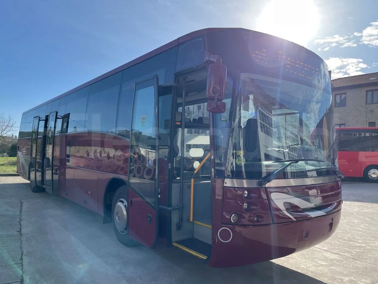 Irisbus 397E.12 ER C 33A ER - Euro5 - 243kW - 13.249mt - 3/4 right front doors open