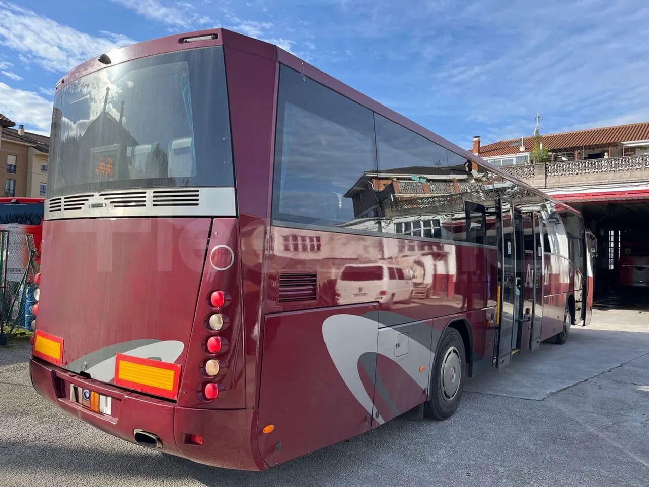 Irisbus 397E.12 ER C 33A ER - Euro5 - 243kW - 13.249mt - 3/4 right rear doors open