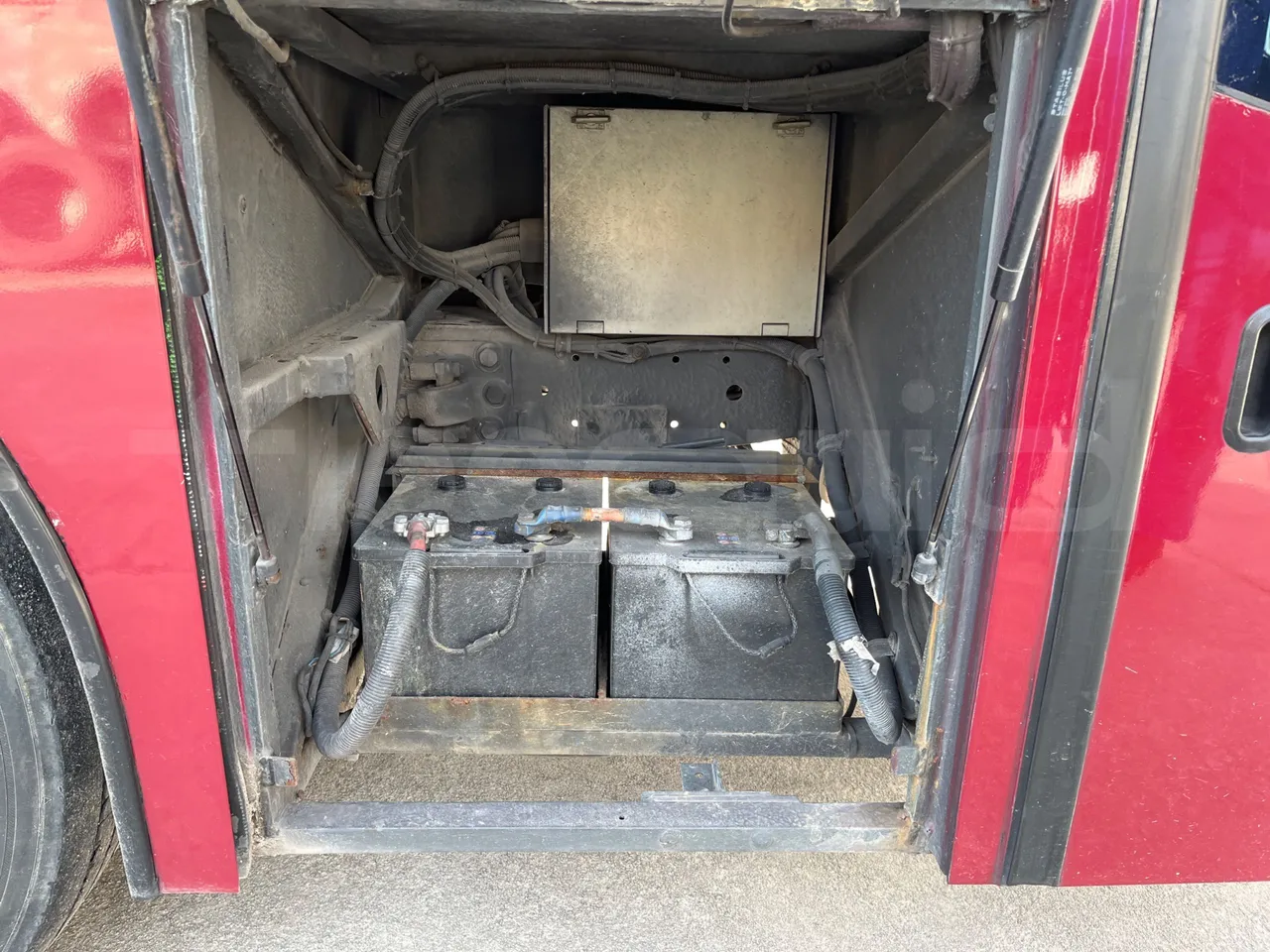 Irisbus 397E.12 ER C 33A ER - Euro5 - 243kW - 13.249mt - external compartments photo