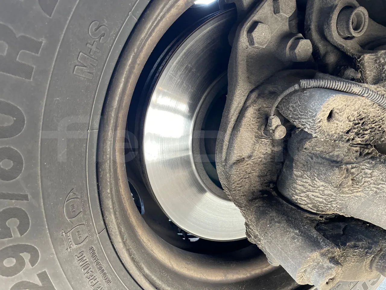 Irisbus 397E.12 ER C 33A ER - Euro5 - 243kW - 13.249mt - front discs right