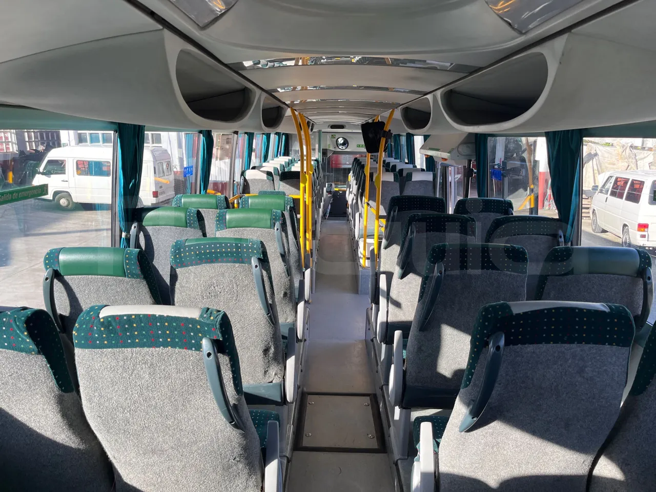 Irisbus 397E.12 ER C 33A ER - Euro5 - 243kW - 13.249mt - forward view middle aisle