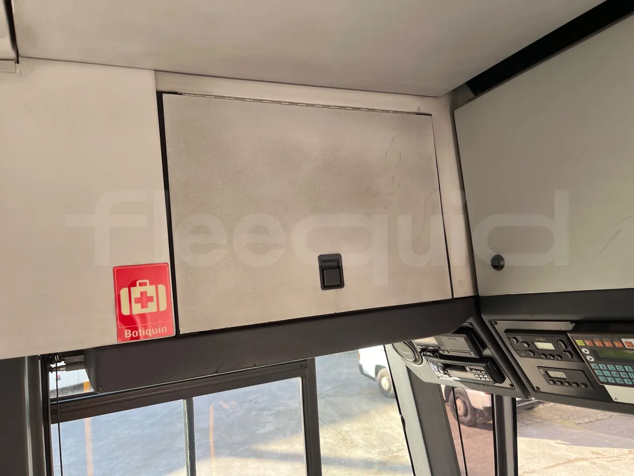 Irisbus 397E.12 ER C 33A ER - Euro5 - 243kW - 13.249mt - overhead compartments photo