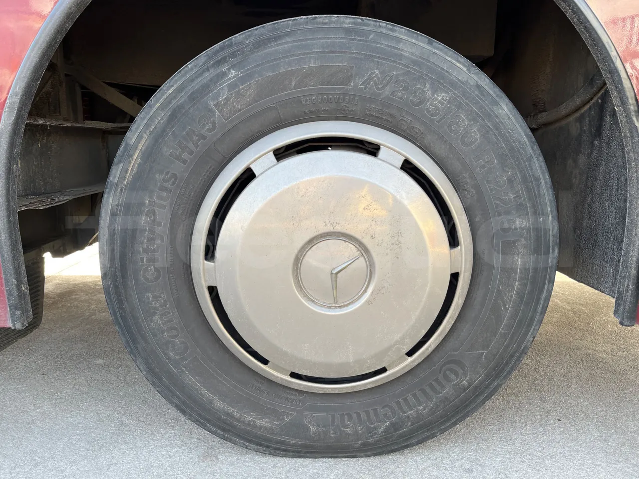 Irisbus 397E.12 ER C 33A ER - Euro5 - 243kW - 13.249mt - front left tire measurements