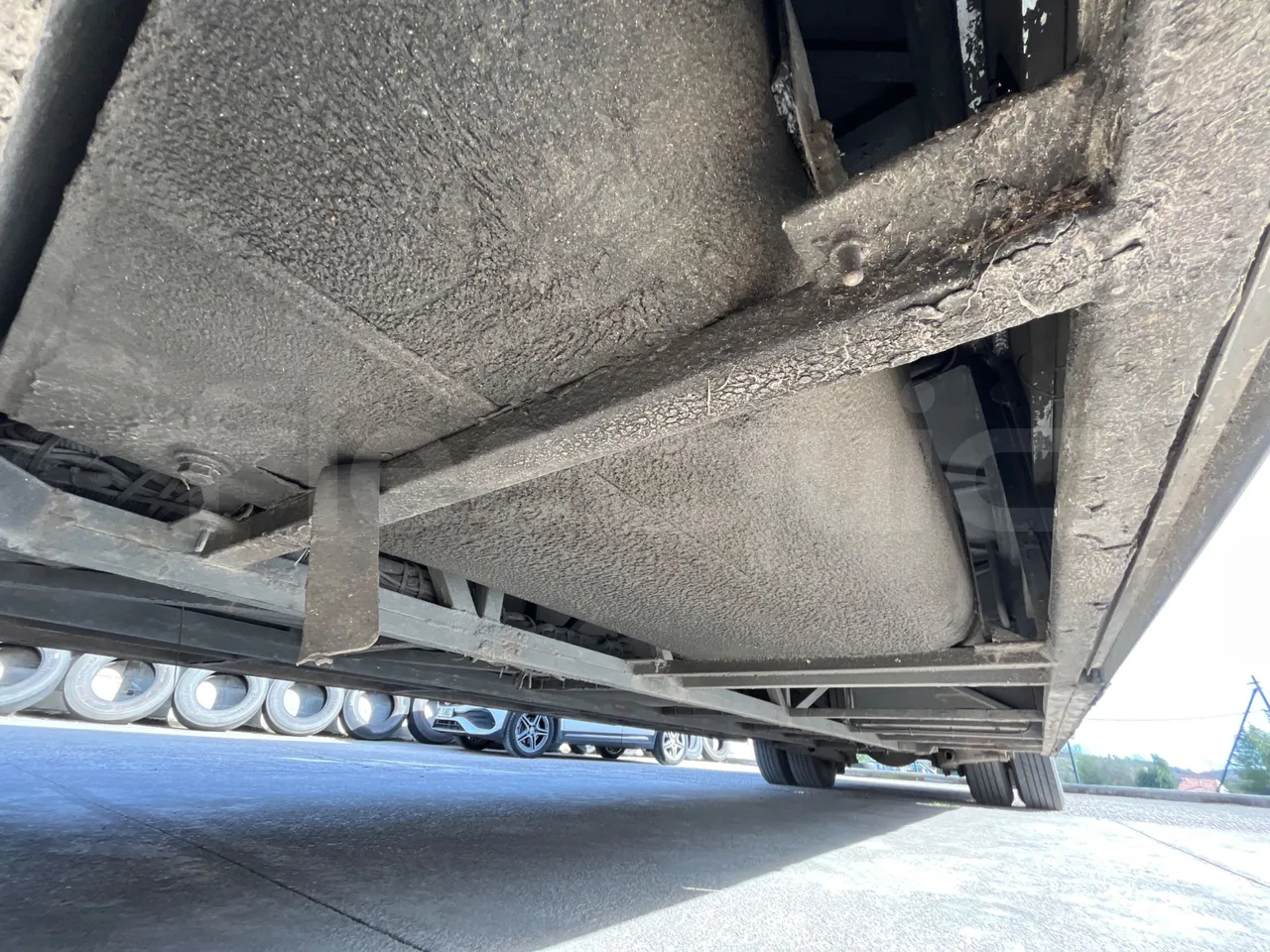 Irisbus 397E.12 ER C 33A ER - Euro5 - 243kW - 13.249mt - central undercarriage photo