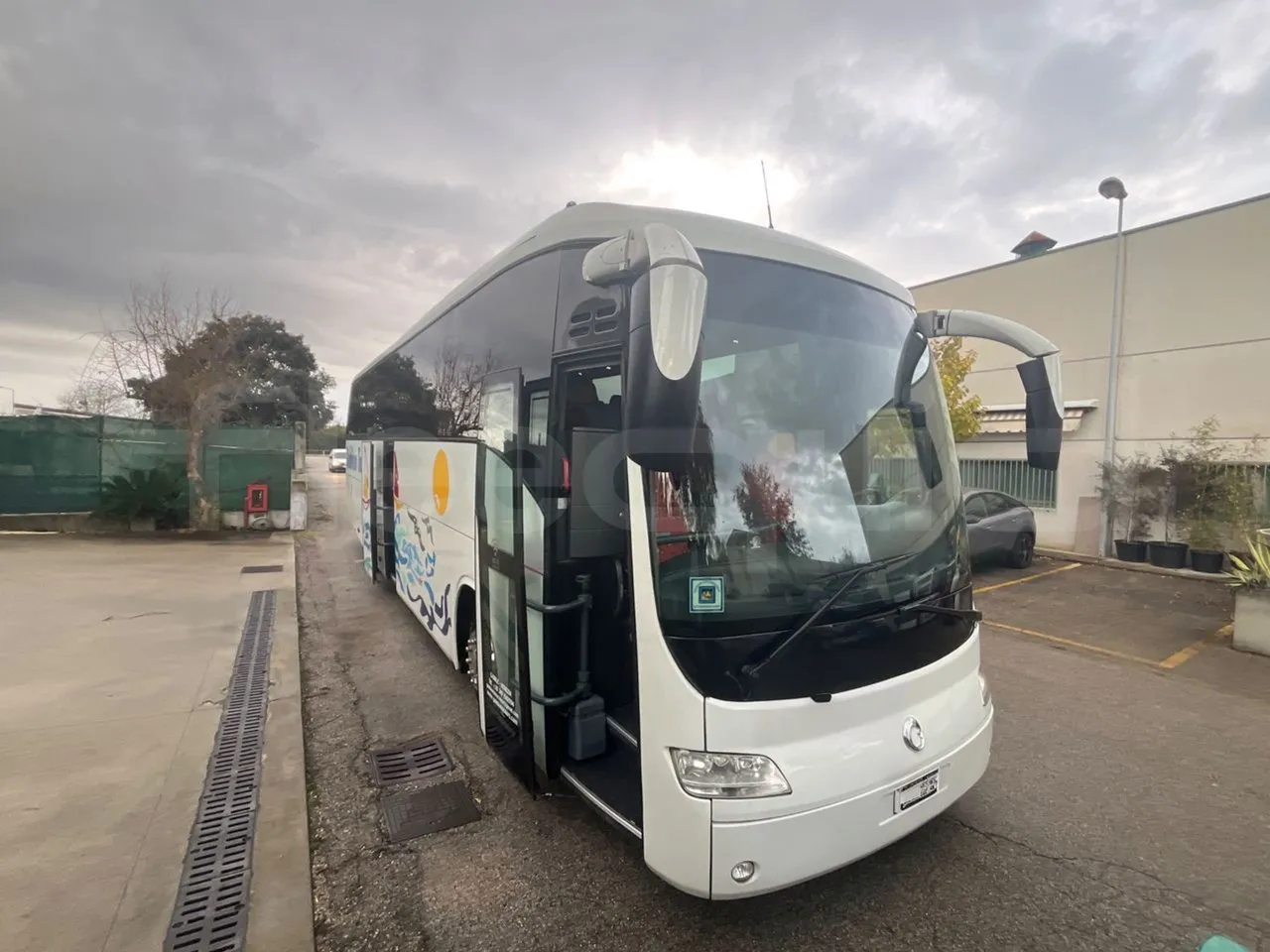 Irisbus 397E.12 397E.12  - Euro5 - 279kW - 12.410m - 3/4 right front doors open