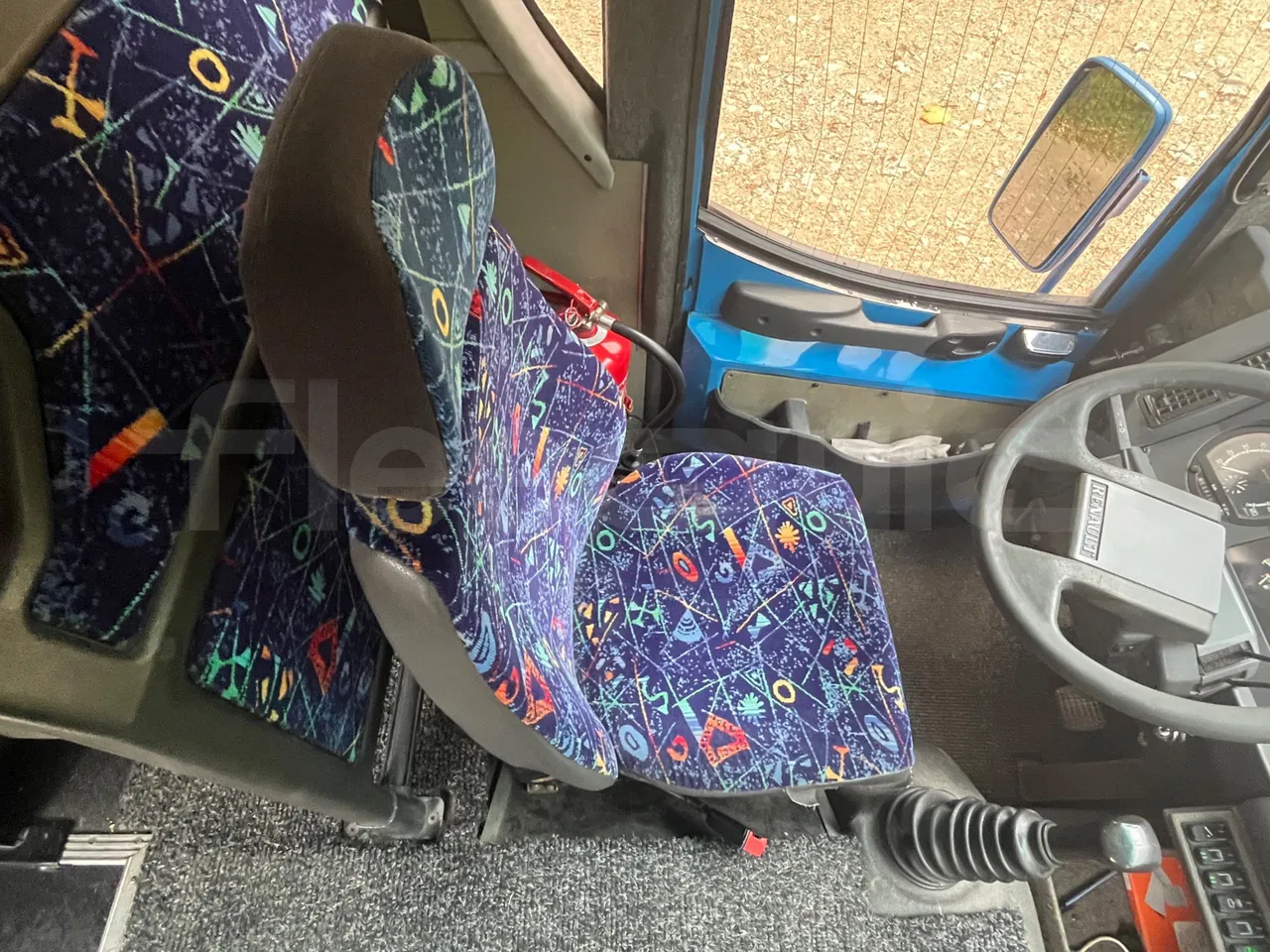 Renault Millenium 250 V I 40ACH5 - Euro2 - 184kw - 9.250mt - driver's seat photo