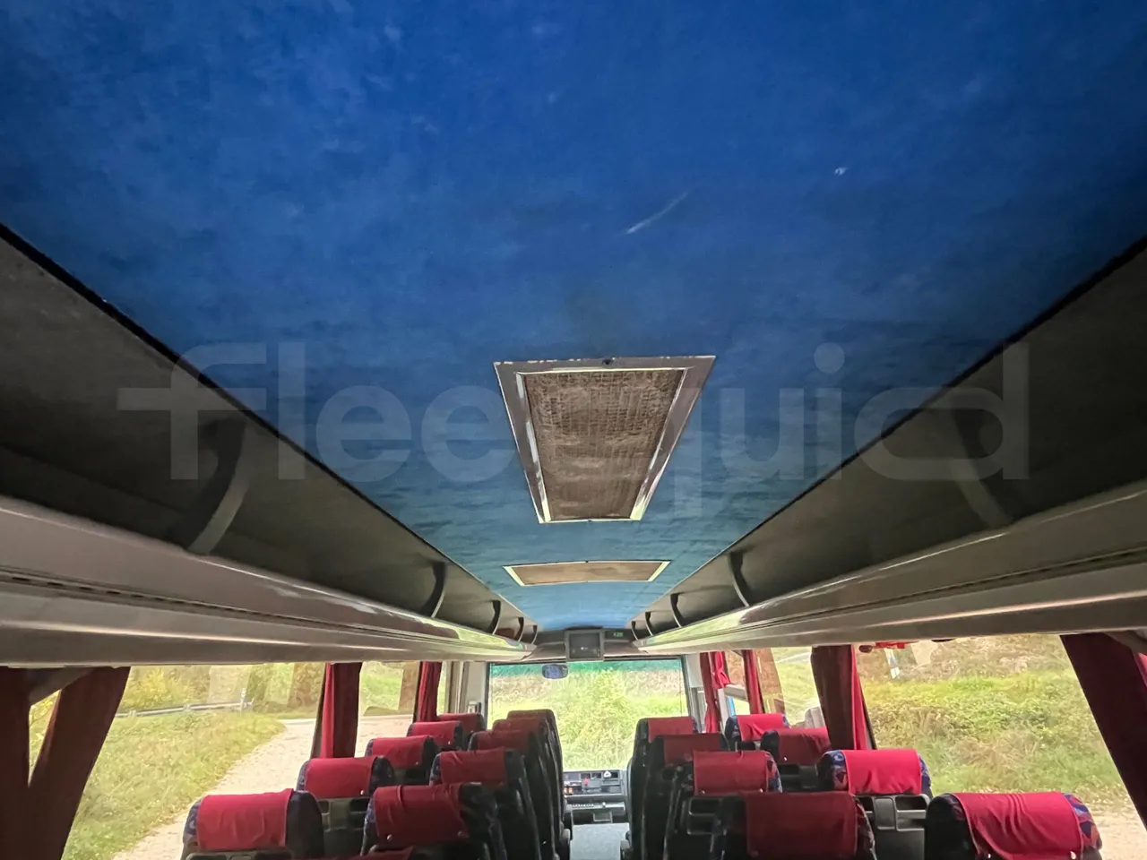 Renault Millenium 250 V I 40ACH5 - Euro2 - 184kw - 9.250mt - overhead compartments photo
