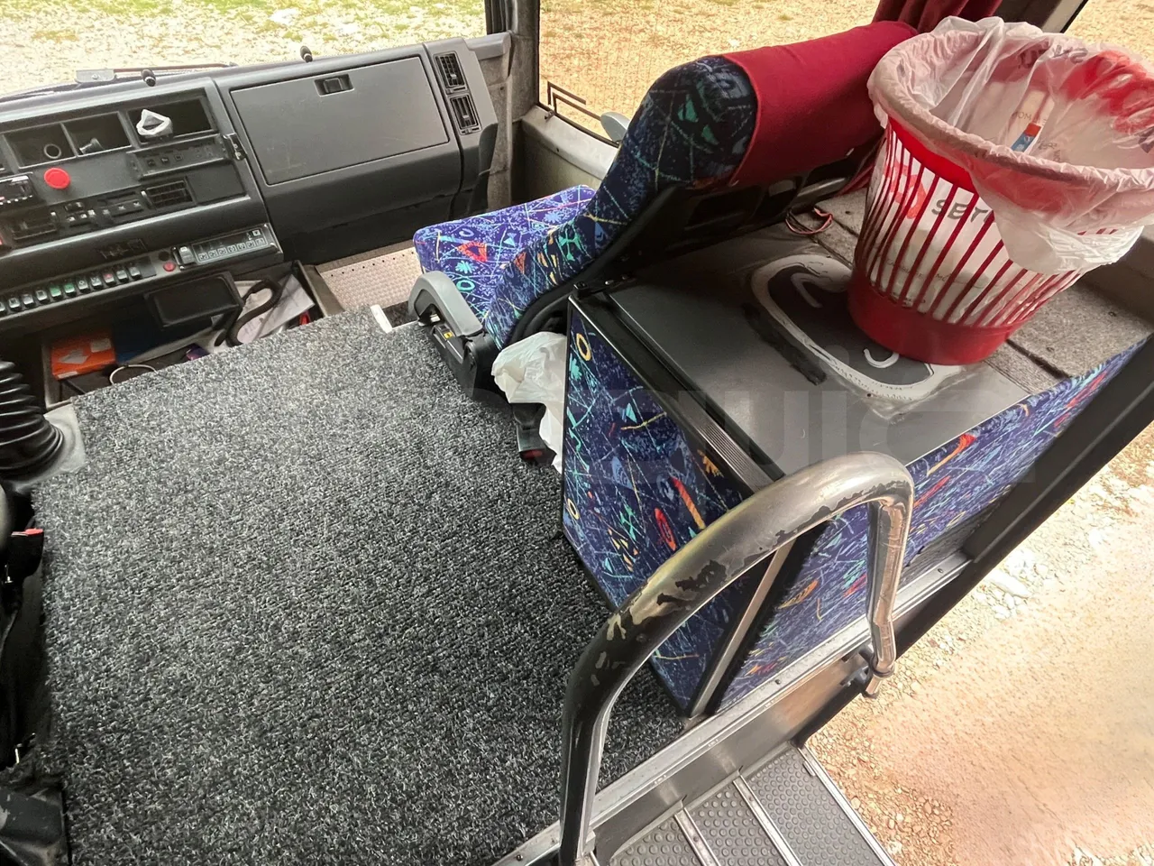 Renault Millenium 250 V I 40ACH5 - Euro2 - 184kw - 9.250mt - hostess seat photo