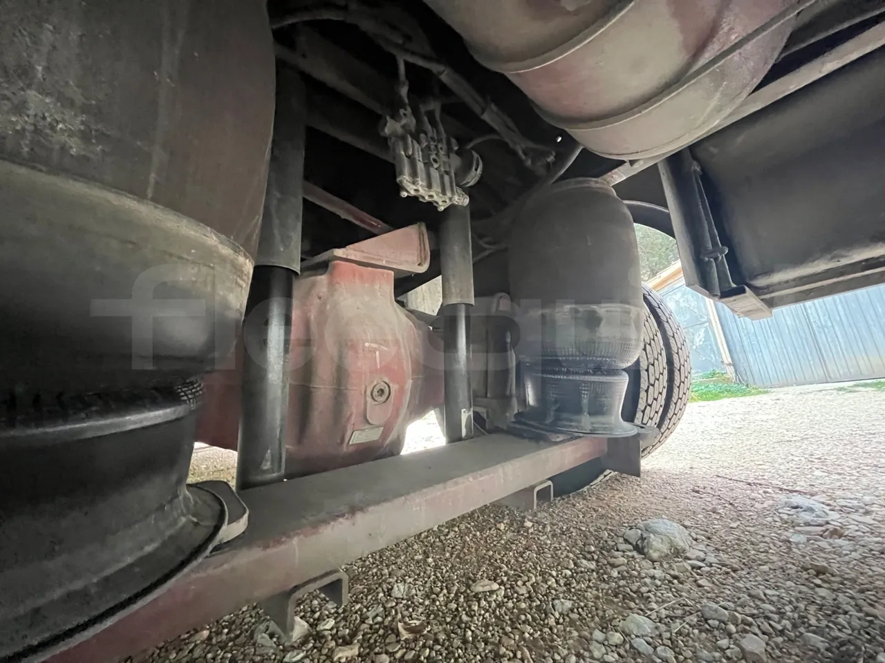 Renault Millenium 250 V I 40ACH5 - Euro2 - 184kw - 9.250mt - axle 2 shock absorbers 1 left