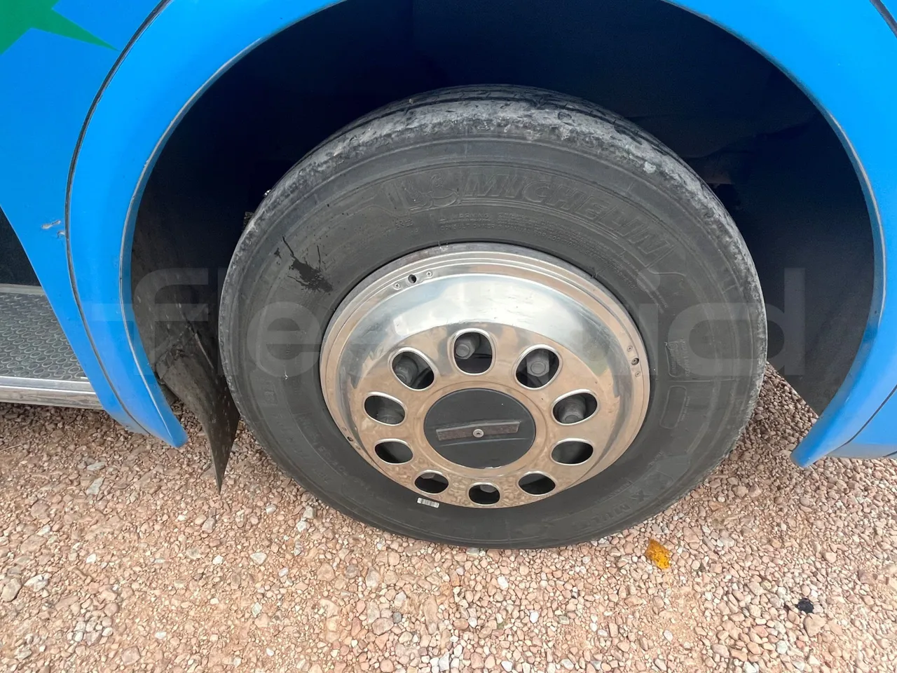 Renault Millenium 250 V I 40ACH5 - Euro2 - 184kw - 9.250mt - front left tire measurements