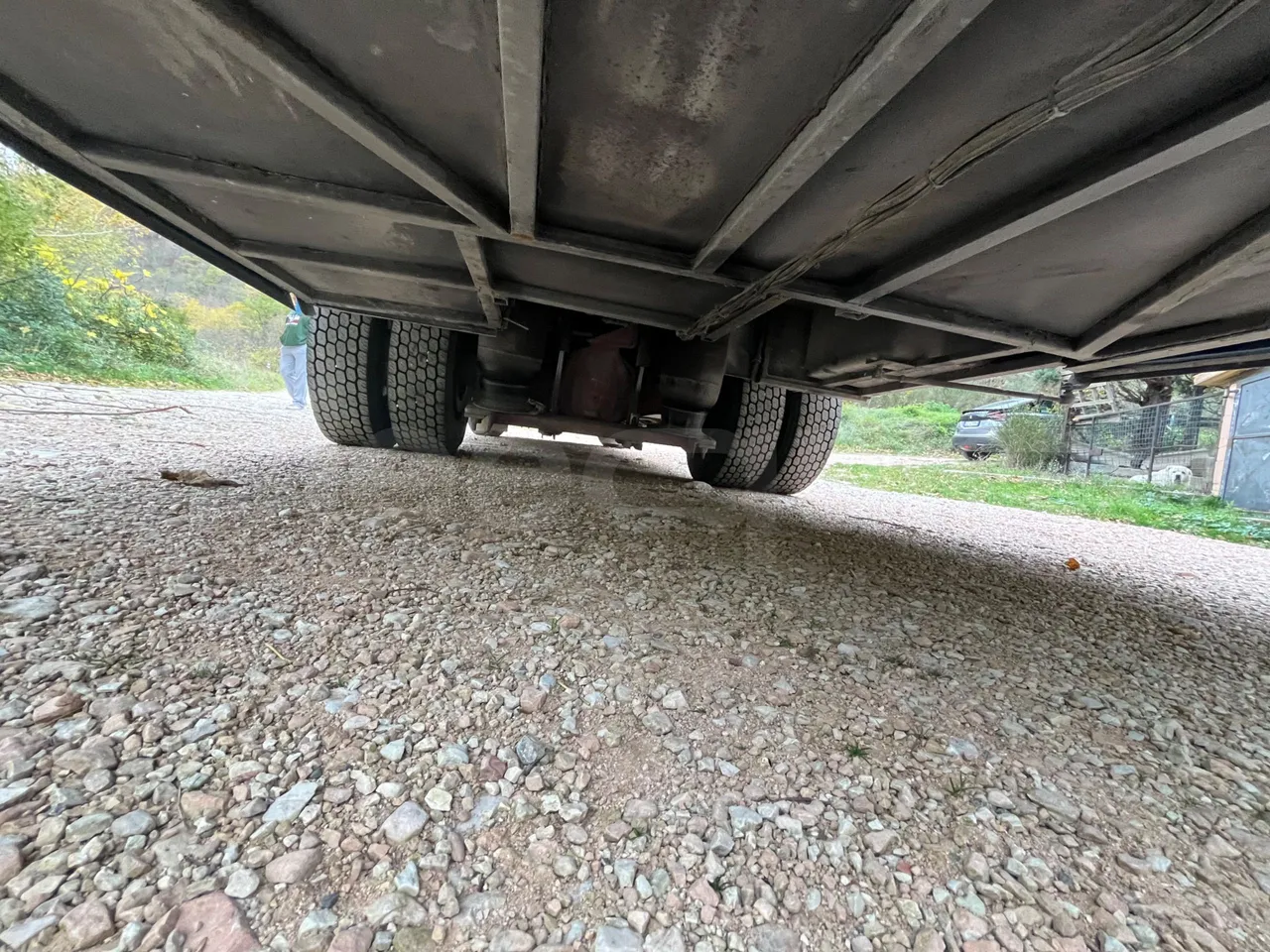 Renault Millenium 250 V I 40ACH5 - Euro2 - 184kw - 9.250mt - central undercarriage photo