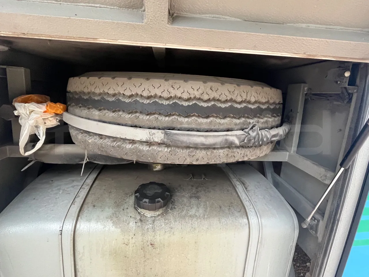 Renault Millenium 250 V I 40ACH5 - Euro2 - 184kw - 9.250mt - spare wheel