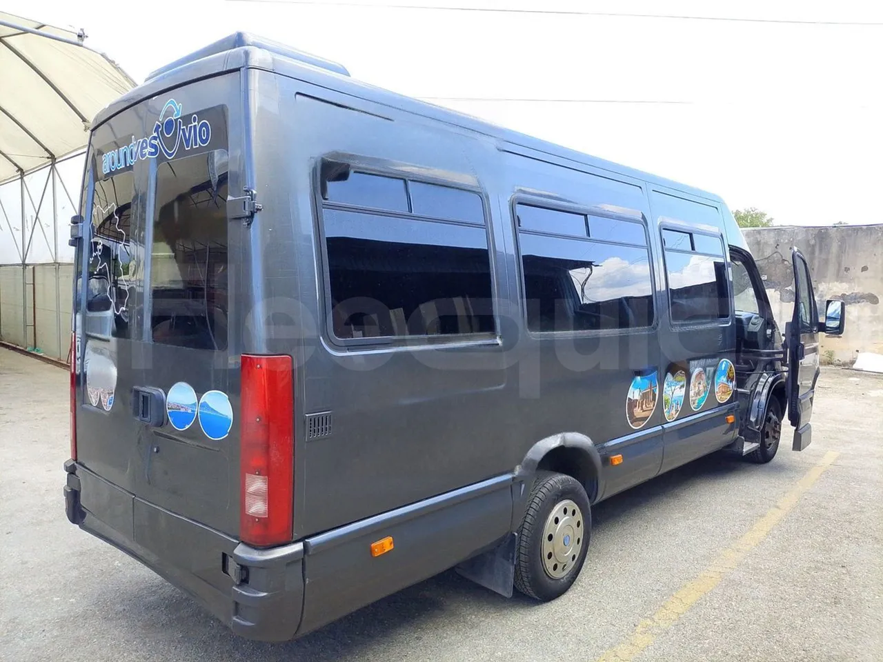 Iveco Daily A50C/19/H - EUR3 - 92kW -6.948m - 3/4 right front doors open