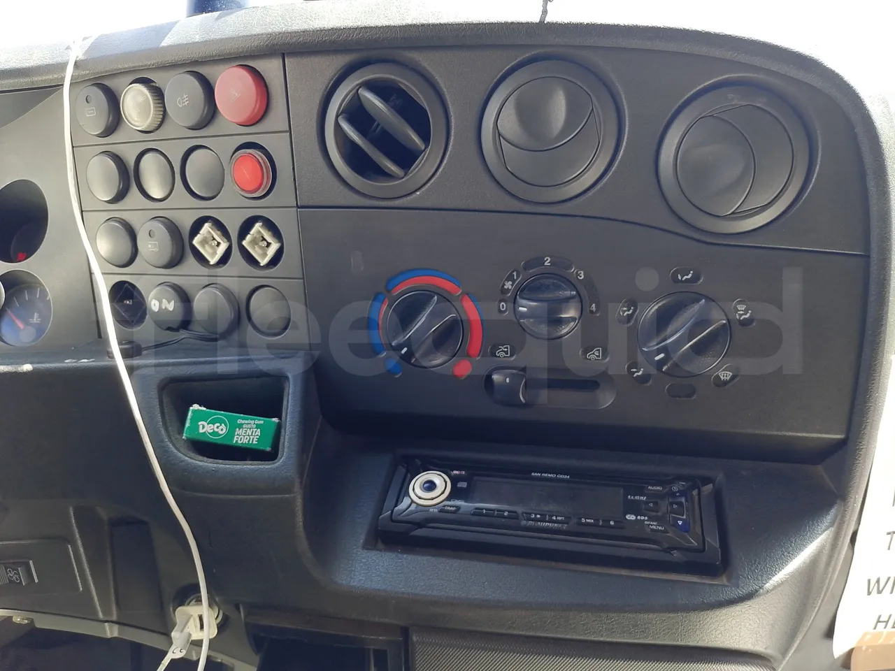 Iveco Daily A50C/19/H - EUR3 - 92kW -6.948m - radio accessories photo