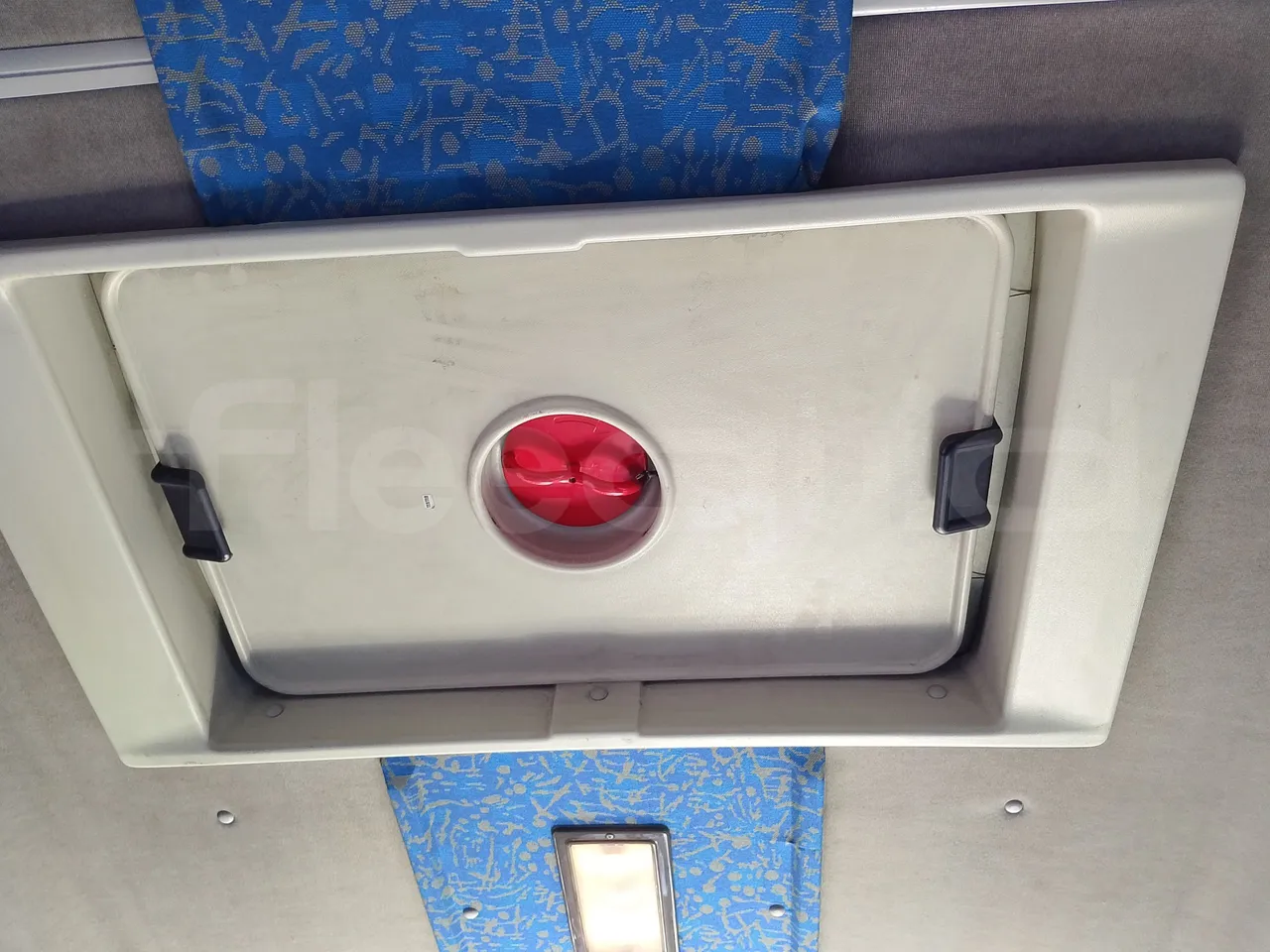 Iveco Daily A50C/19/H - EUR3 - 92kW -6.948m - roof hatch 1