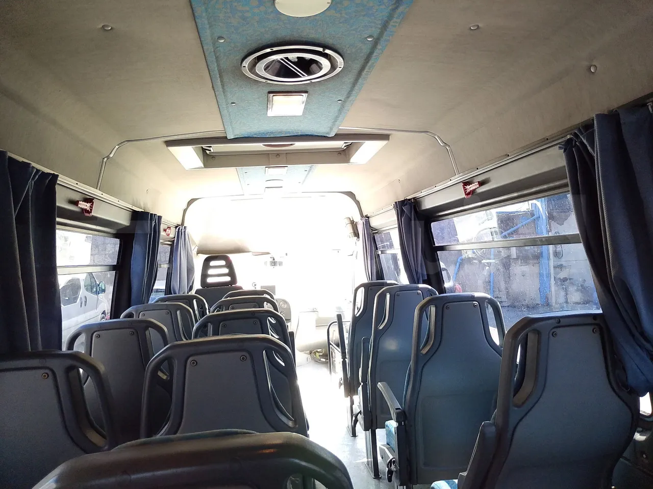 Iveco Daily A50C/19/H - EUR3 - 92kW -6.948m - forward view middle aisle