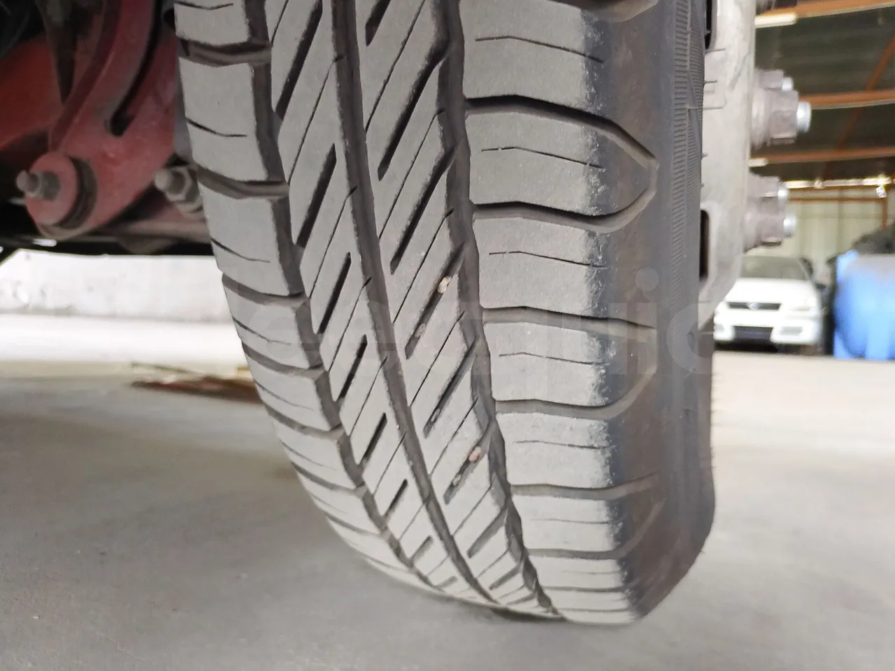 Iveco Daily A50C/19/H - EUR3 - 92kW -6.948m - tread condition front tires right