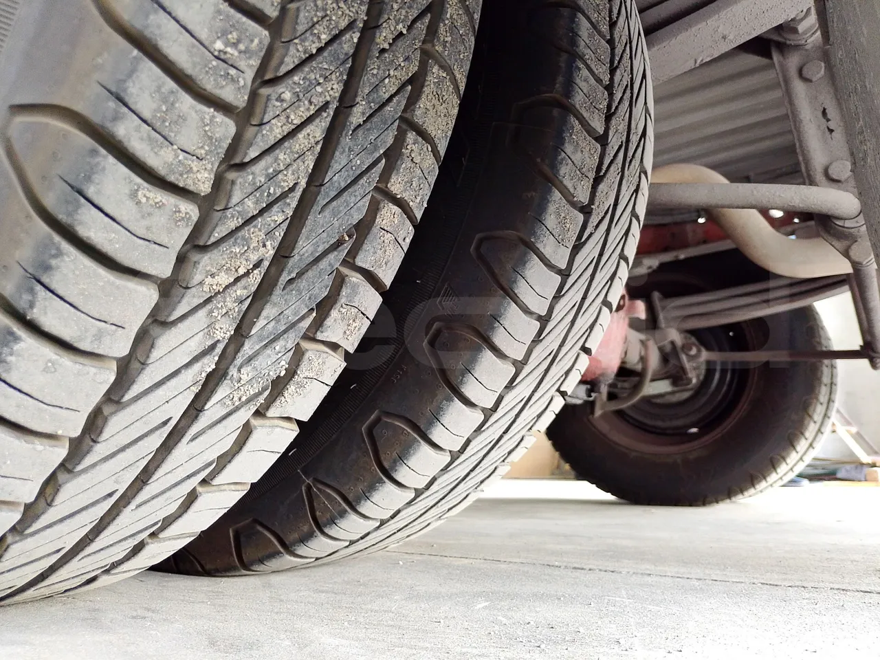 Iveco Daily A50C/19/H - EUR3 - 92kW -6.948m - tread condition third axle tires left