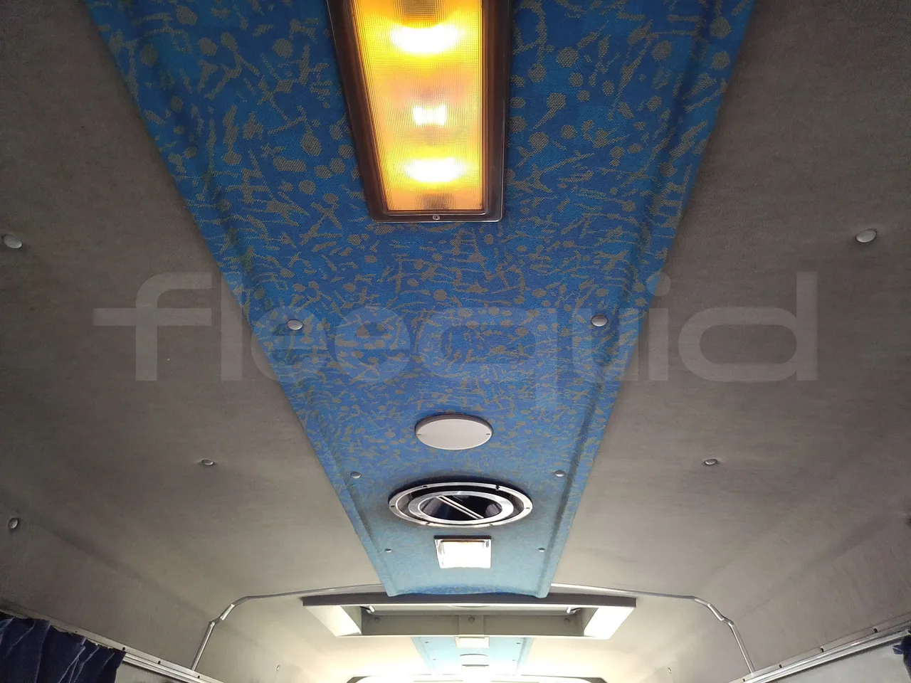Iveco Daily A50C/19/H - EUR3 - 92kW -6.948m - overhead compartments photo