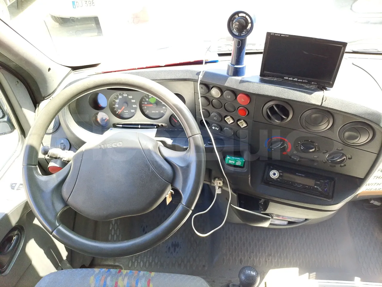 Iveco Daily A50C/19/H - EUR3 - 92kW -6.948m - steering wheel photo