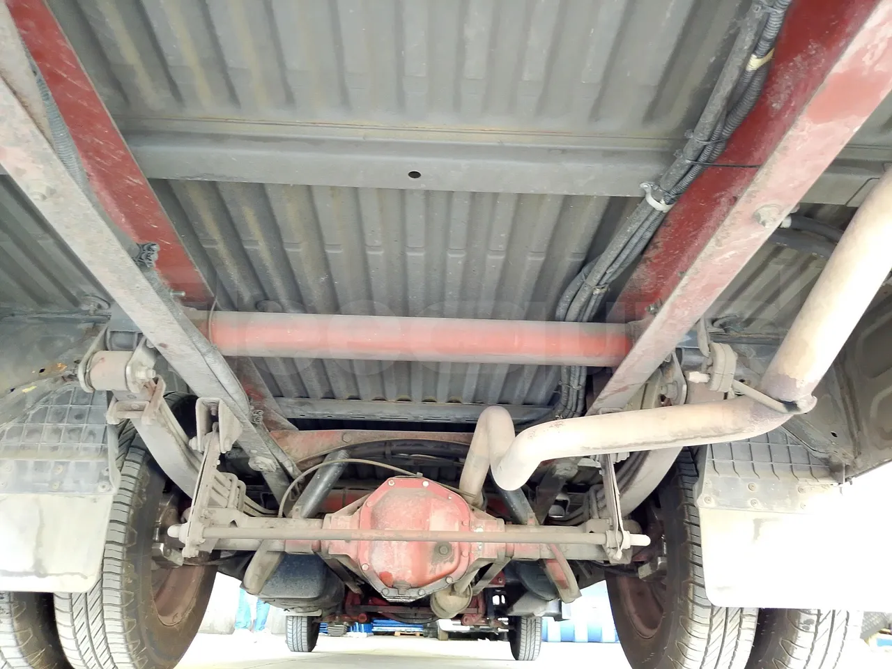 Iveco Daily A50C/19/H - EUR3 - 92kW -6.948m - front undercarriage from front