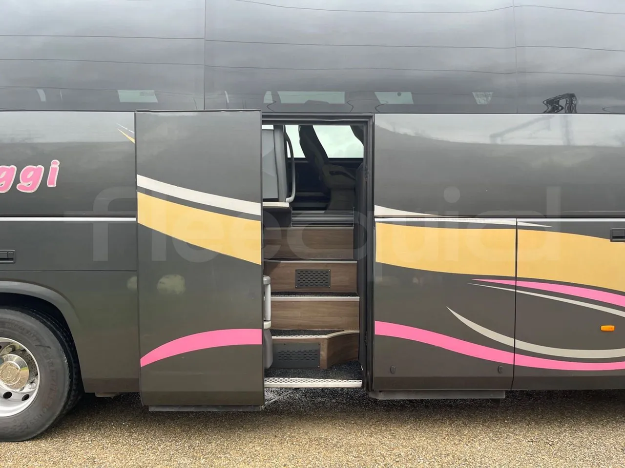 Irizar i6   12.37 - Euro6 - 320kW - 12.200mt - front door 3 open