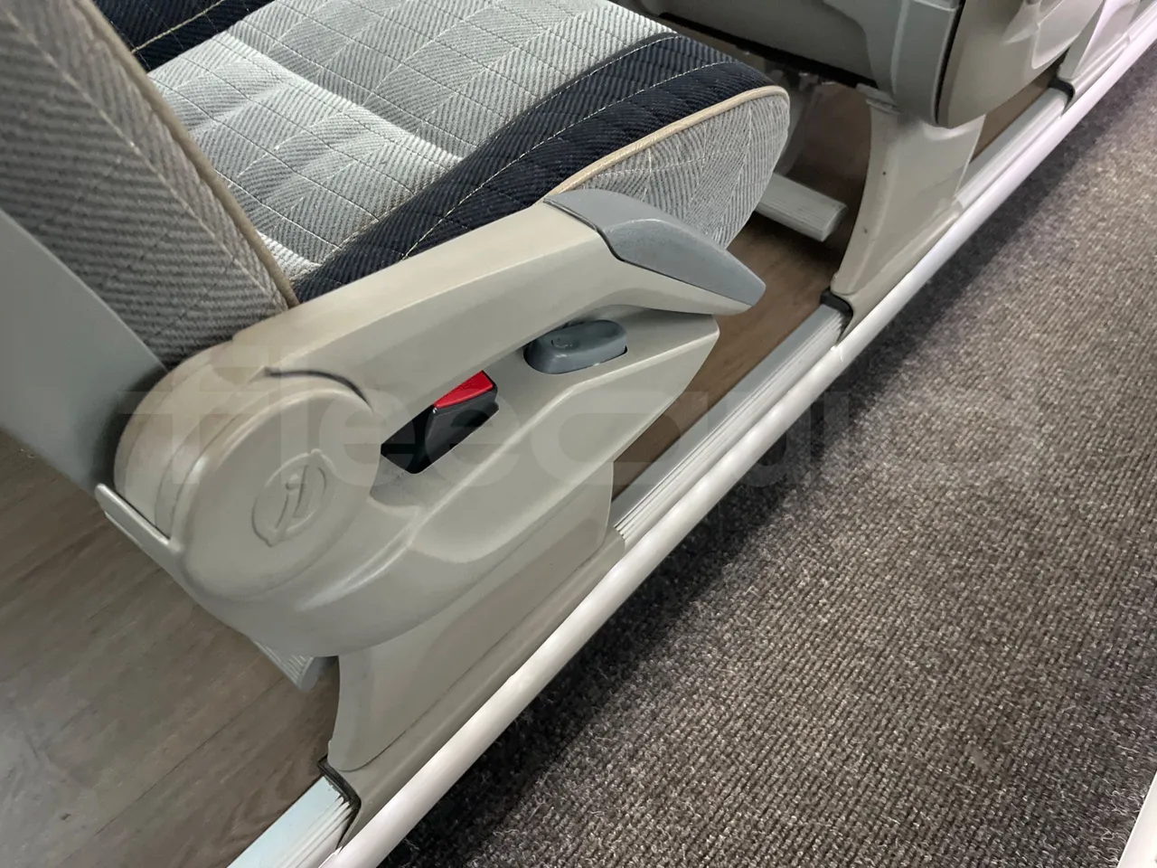 Irizar i6   12.37 - Euro6 - 320kW - 12.200mt - armrest detail photo