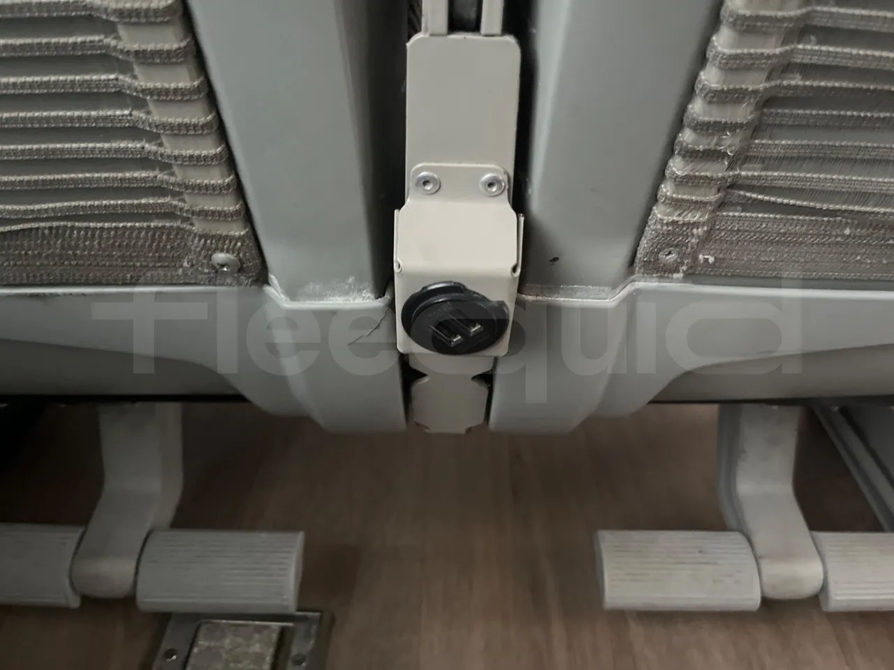 Irizar i6   12.37 - Euro6 - 320kW - 12.200mt - usb charging detail