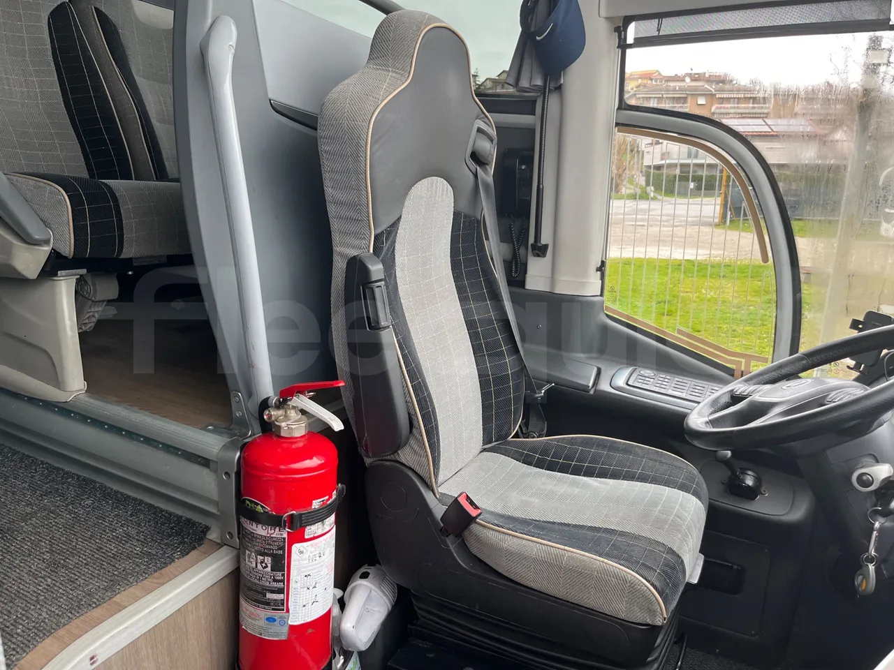 Irizar i6   12.37 - Euro6 - 320kW - 12.200mt - driver's seat photo