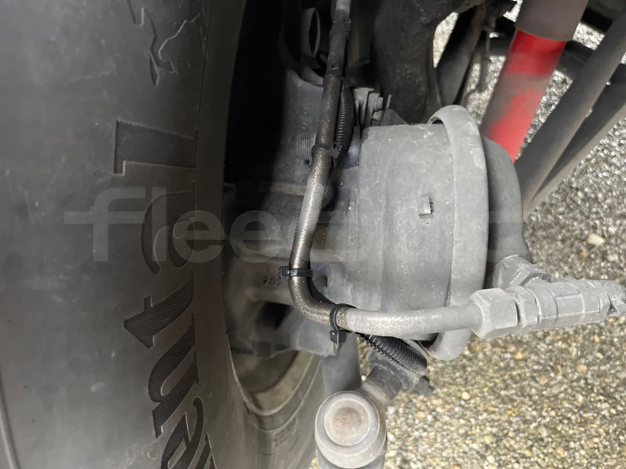 Irizar i6   12.37 - Euro6 - 320kW - 12.200mt - front brake calipers right