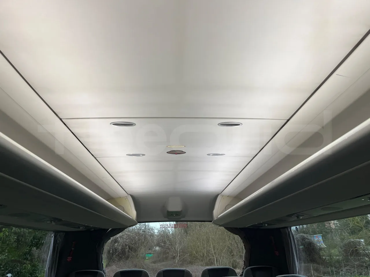 Irizar i6   12.37 - Euro6 - 320kW - 12.200mt - roof hatch 2
